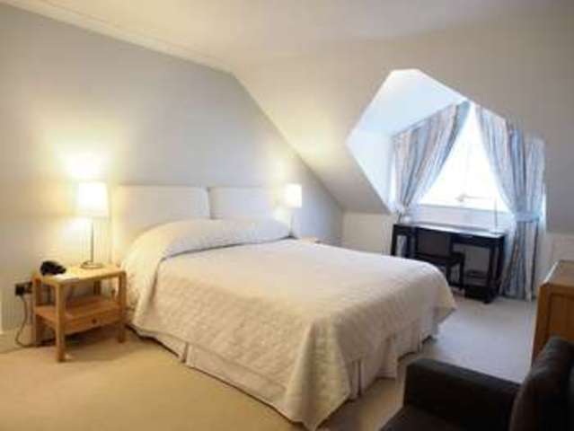  Image of 3 bedroom Flat to rent in Kensington High Street London W8 at Kensington High Street  London, W8 6EL