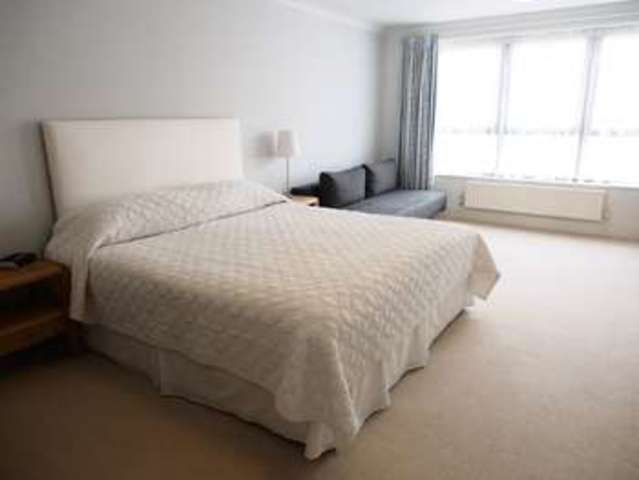  Image of 3 bedroom Flat to rent in Kensington High Street London W8 at Kensington High Street  London, W8 6EL