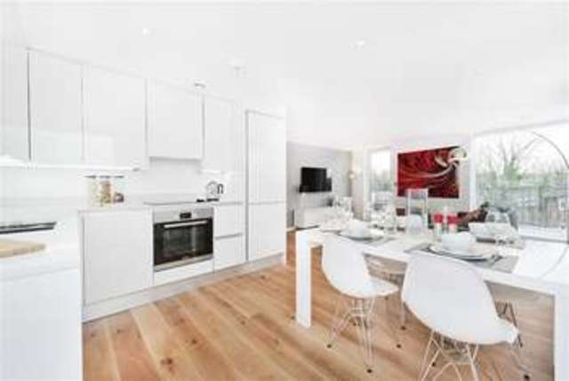  Image of 1 bedroom Flat for sale in Thurlow Park Road London SE21 at Tulse Hill, SE21 8JB