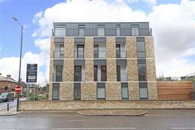  Image of 1 bedroom Flat for sale in Thurlow Park Road London SE21 at Tulse Hill, SE21 8JB