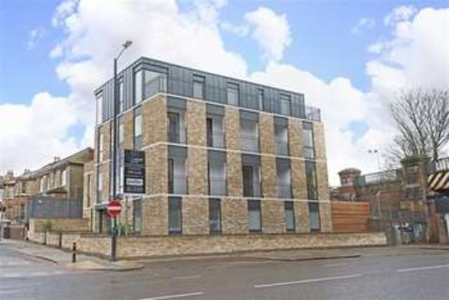  Image of 2 bedroom Flat for sale in Thurlow Park Road London SE21 at Tulse Hill, SE21 8JB
