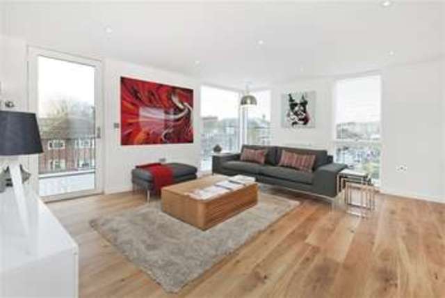  Image of 3 bedroom Flat for sale in Thurlow Park Road London SE21 at Tulse Hill, SE21 8JB