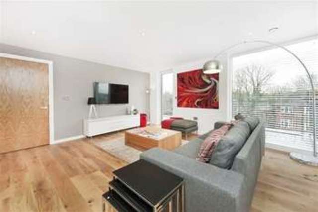  Image of 3 bedroom Flat for sale in Thurlow Park Road London SE21 at Tulse Hill, SE21 8JB