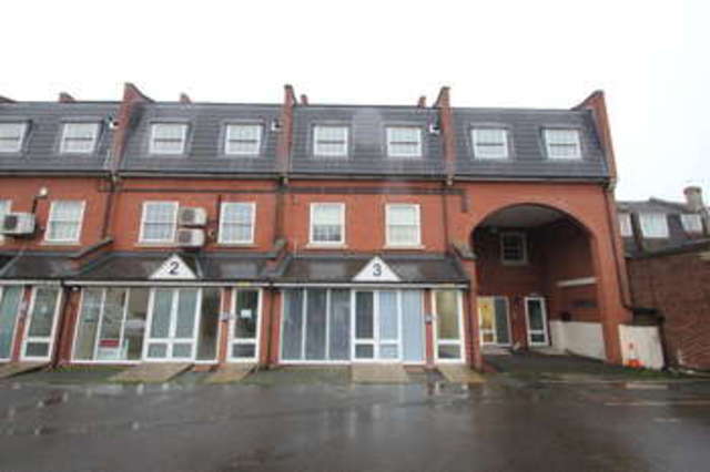  Image of 1 bedroom Flat to rent in Tolworth Rise South Tolworth Surbiton KT5 at Surbiton Surrey, KT5 9NN