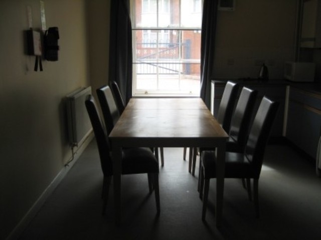  Image of 6 bedroom Terraced house to rent in Queens Road Loughborough LE11 at Loughborough Leicestershire, LE11 1GG