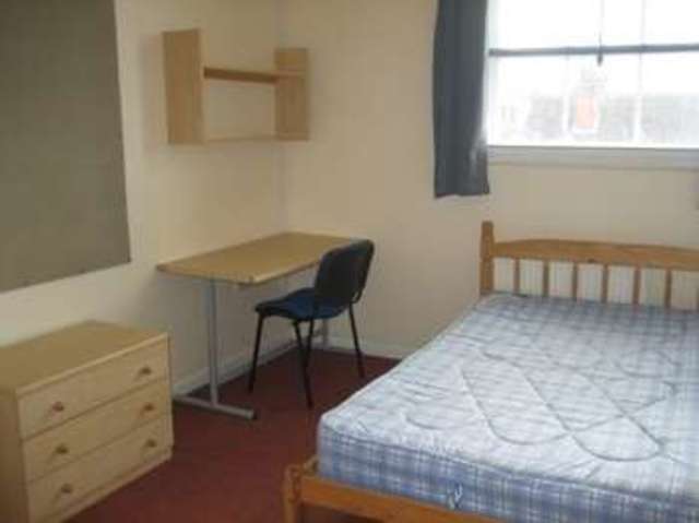  Image of 6 bedroom Terraced house to rent in Queens Road Loughborough LE11 at Loughborough Leicestershire, LE11 1GG