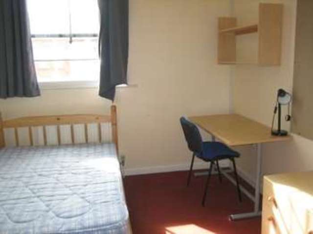  Image of 6 bedroom Terraced house to rent in Queens Road Loughborough LE11 at Loughborough Leicestershire, LE11 1GG