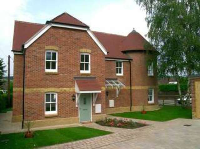  Image of 2 bedroom Semi-Detached house to rent in Reading Road Lower Basildon Reading RG8 at Reading Road Lower Basildon Reading, RG8 9NN