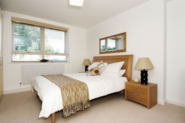  Image of 2 bedroom Flat to rent in Kew Bridge Court London W4 at Kew Bridge Court  London, W4 3AZ