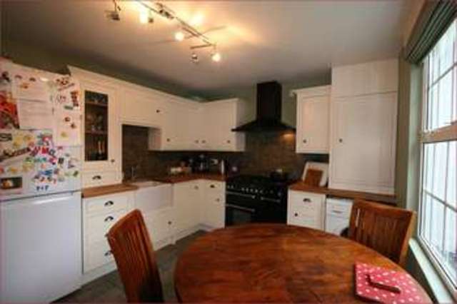  Image of 2 bedroom Cottage for sale in Union Street High Barnet Barnet EN5 at Union Street  High Barnet, EN5 4HZ