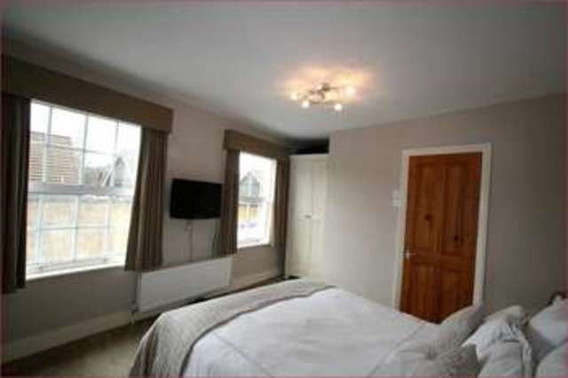  Image of 2 bedroom Cottage for sale in Union Street High Barnet Barnet EN5 at Union Street  High Barnet, EN5 4HZ
