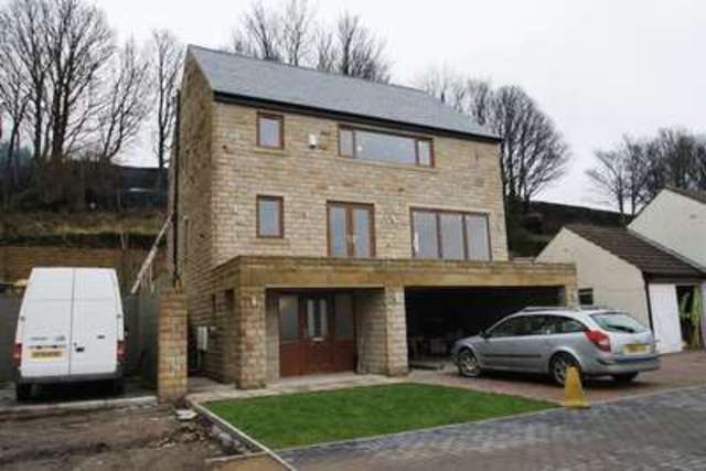  Image of 4 bedroom Detached house for sale in Upper Martin Green Greetland Halifax HX4 at Upper Martin Green  Halifax, HX4 8JH