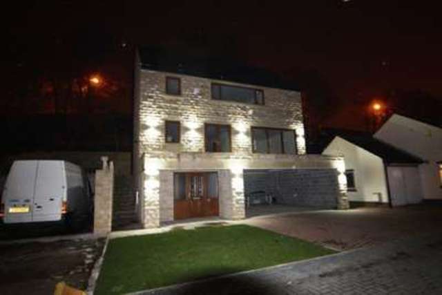  Image of 4 bedroom Detached house for sale in Upper Martin Green Greetland Halifax HX4 at Upper Martin Green  Halifax, HX4 8JH