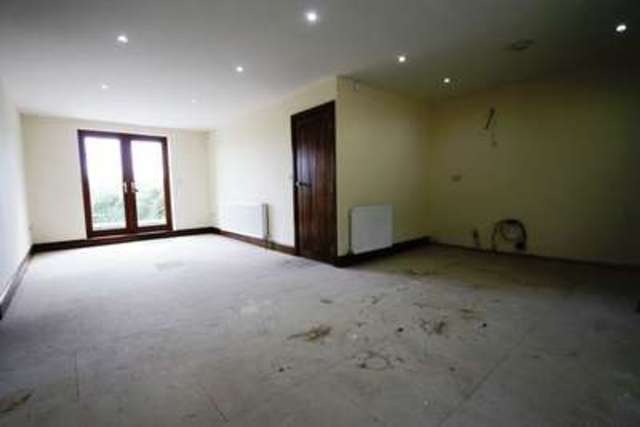  Image of 4 bedroom Detached house for sale in Upper Martin Green Greetland Halifax HX4 at Upper Martin Green  Halifax, HX4 8JH