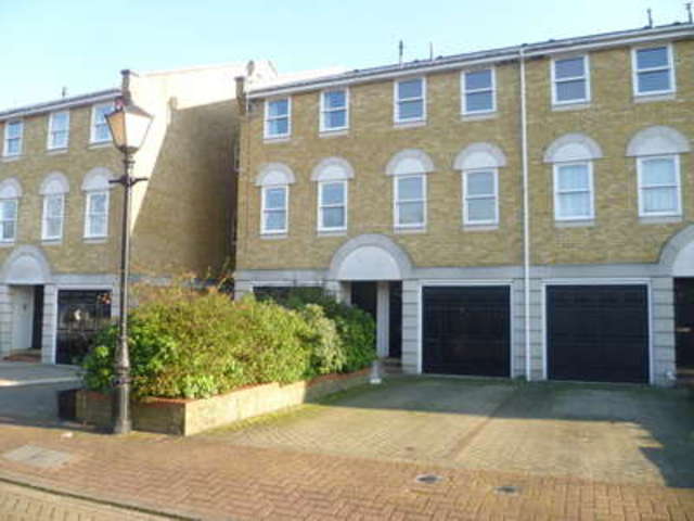  Image of 1 bedroom Town House to rent in Vicarage Drive Beckenham BR3 at Beckenham Kent Beckenham, BR3 1JW