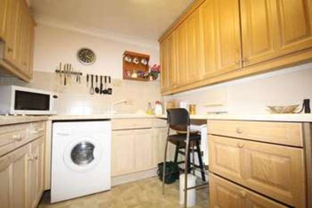  Image of 1 bedroom Flat for sale in Victoria Court Henley-on-Thames RG9 at Henley-On-Thames, RG9 1XG