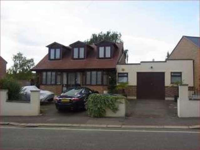 Image of 3 bedroom Detached house for sale in Victoria Road New Barnet Barnet EN4 at Victoria Road New Barnet East Barnet, EN4 9PB