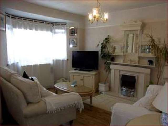 Image of 3 bedroom Detached house for sale in Victoria Road New Barnet Barnet EN4 at Victoria Road New Barnet East Barnet, EN4 9PB