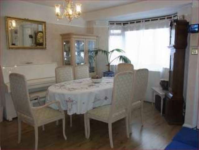  Image of 3 bedroom Detached house for sale in Victoria Road New Barnet Barnet EN4 at Victoria Road New Barnet East Barnet, EN4 9PB