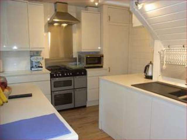  Image of 3 bedroom Detached house for sale in Victoria Road New Barnet Barnet EN4 at Victoria Road New Barnet East Barnet, EN4 9PB