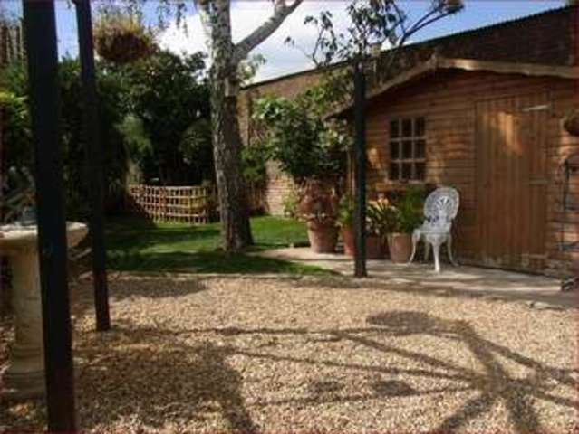  Image of 3 bedroom Detached house for sale in Victoria Road New Barnet Barnet EN4 at Victoria Road New Barnet East Barnet, EN4 9PB