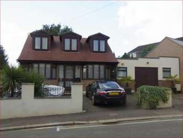  Image of 3 bedroom Detached house for sale in Victoria Road New Barnet Barnet EN4 at Victoria Road New Barnet East Barnet, EN4 9PB