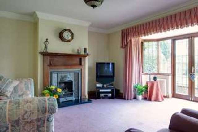  Image of 4 bedroom Detached house for sale in St. Georges Avenue Havant PO9 at Warblington Havant Hampshire, PO9 2RU