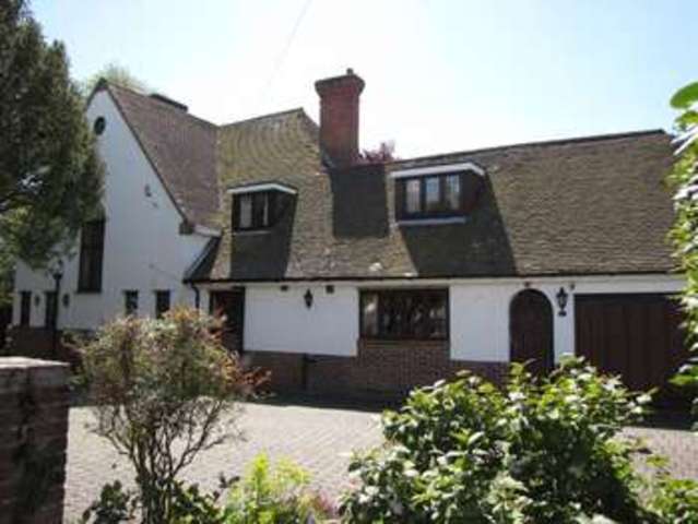  Image of 4 bedroom Detached house for sale in St. Georges Avenue Havant PO9 at Warblington Havant Hampshire, PO9 2RU