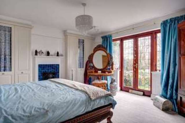  Image of 4 bedroom Detached house for sale in St. Georges Avenue Havant PO9 at Warblington Havant Hampshire, PO9 2RU
