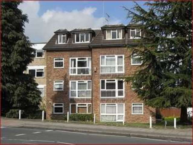  Image of 2 bedroom Property for sale in Warwick Road New Barnet Barnet EN5 at Warwick Road  NEW BARNET, EN5 5ET