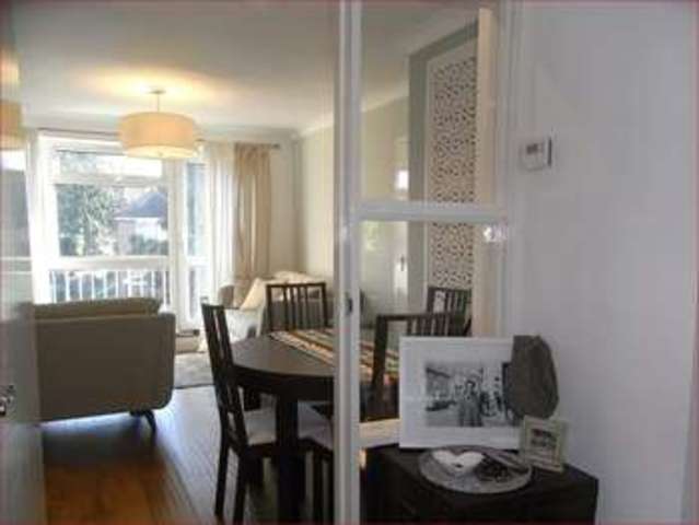  Image of 2 bedroom Property for sale in Warwick Road New Barnet Barnet EN5 at Warwick Road  NEW BARNET, EN5 5ET