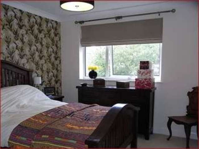  Image of 2 bedroom Property for sale in Warwick Road New Barnet Barnet EN5 at Warwick Road  NEW BARNET, EN5 5ET