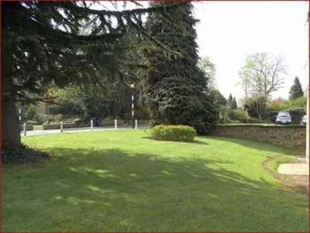  Image of 2 bedroom Property for sale in Warwick Road New Barnet Barnet EN5 at Warwick Road  NEW BARNET, EN5 5ET