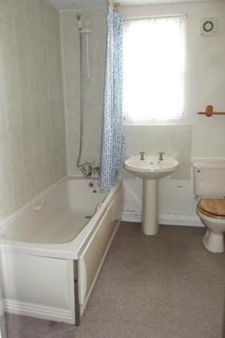  Image of 4 bedroom Semi-Detached house to rent in Stotfold Road Arlesey SG15 at Stotfold Road Arlesey Arlesey, SG15 6XP