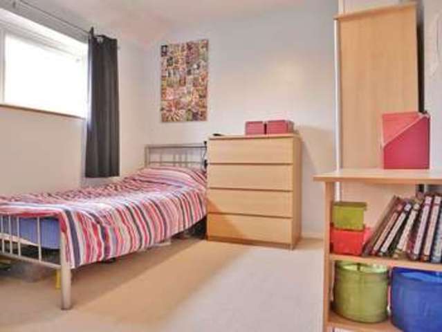  Image of 3 bedroom End of Terrace for sale in Waxes Close Abingdon OX14 at Abingdon, OX14 2NG