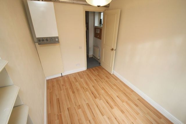  Image of 1 bedroom Flat to rent in Chesson Road London W14 at Chesson Road  West Kensington, W14 9QR