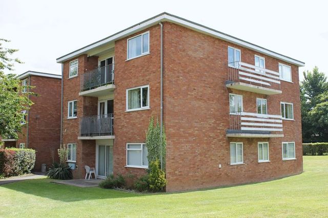  Image of 2 bedroom Flat to rent in Windsor Close Taunton TA1 at Windsor Close  Taunton, TA1 4LP