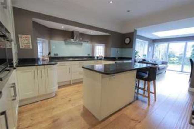  Image of 5 bedroom Semi-Detached house for sale in Woodville Road New Barnet Barnet EN5 at Woodville Road  NEW BARNET, EN5 5NS