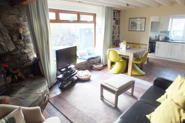  Image of 2 bedroom Bungalow for sale in Frances Lane Saundersfoot SA69 at Saundersfoot Pembrokeshire Saundersfoot, SA69 9HB