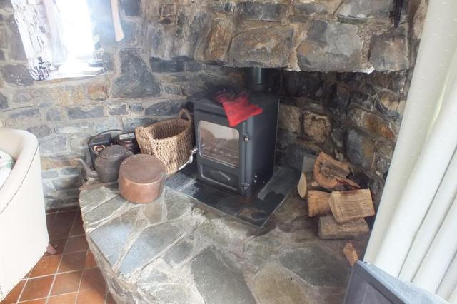  Image of 2 bedroom Bungalow for sale in Frances Lane Saundersfoot SA69 at Saundersfoot Pembrokeshire Saundersfoot, SA69 9HB