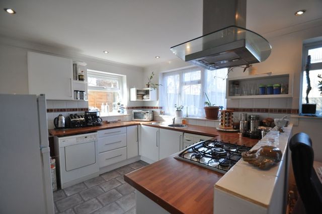  Image of 3 bedroom Detached house for sale in Sandy Lane Farnborough GU14 at Sandy Lane Farnborough Farnborough, GU14 9HJ