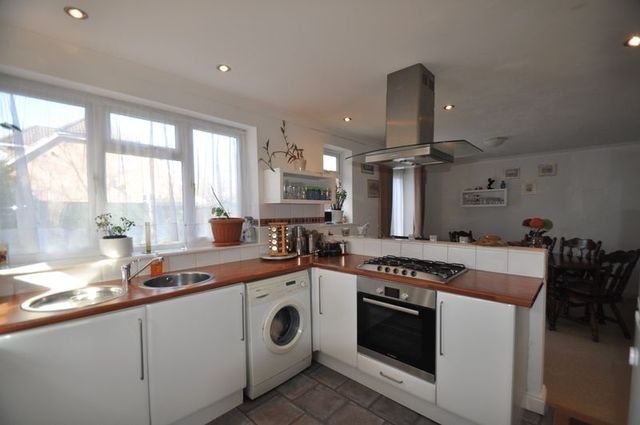 Image of 3 bedroom Detached house for sale in Sandy Lane Farnborough GU14 at Sandy Lane Farnborough Farnborough, GU14 9HJ