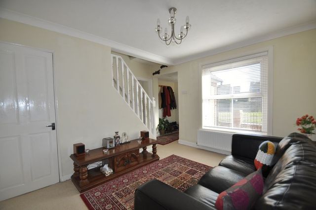  Image of 3 bedroom Detached house for sale in Sandy Lane Farnborough GU14 at Sandy Lane Farnborough Farnborough, GU14 9HJ