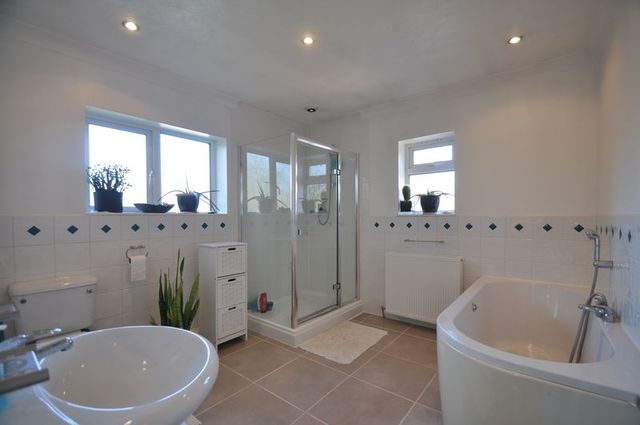  Image of 3 bedroom Detached house for sale in Sandy Lane Farnborough GU14 at Sandy Lane Farnborough Farnborough, GU14 9HJ