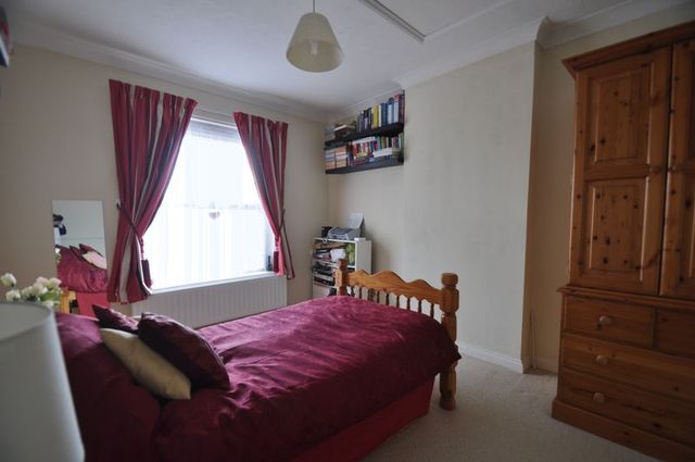  Image of 3 bedroom Detached house for sale in Sandy Lane Farnborough GU14 at Sandy Lane Farnborough Farnborough, GU14 9HJ