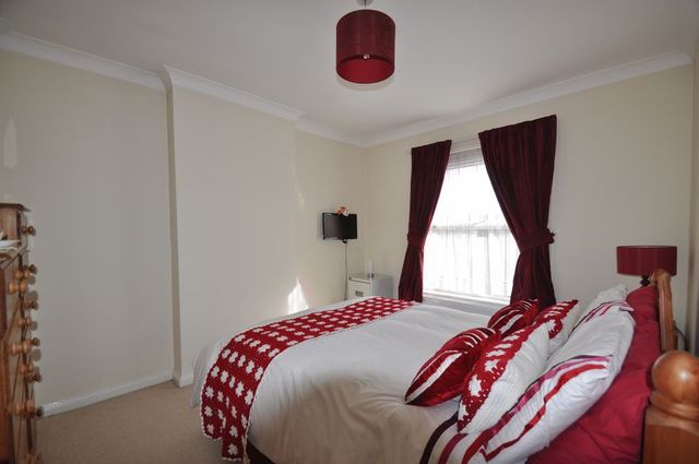  Image of 3 bedroom Detached house for sale in Sandy Lane Farnborough GU14 at Sandy Lane Farnborough Farnborough, GU14 9HJ