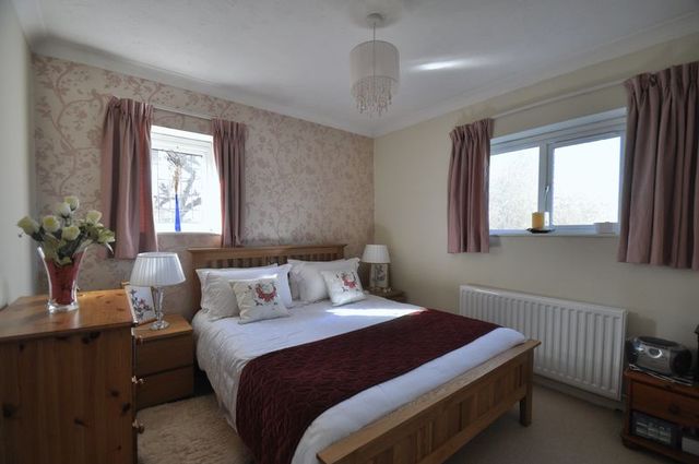  Image of 3 bedroom Detached house for sale in Sandy Lane Farnborough GU14 at Sandy Lane Farnborough Farnborough, GU14 9HJ