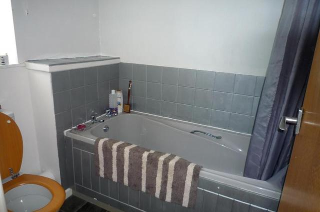 Image of 1 bedroom End of Terrace to rent in Corby Crescent Portsmouth PO3 at Portsmouth, PO3 5UR