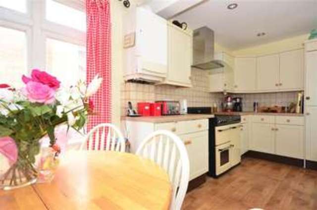  Image of 4 bedroom Bungalow for sale in Maidstone Road Headcorn Ashford TN27 at Headcorn Ashford Headcorn, TN27 9RS