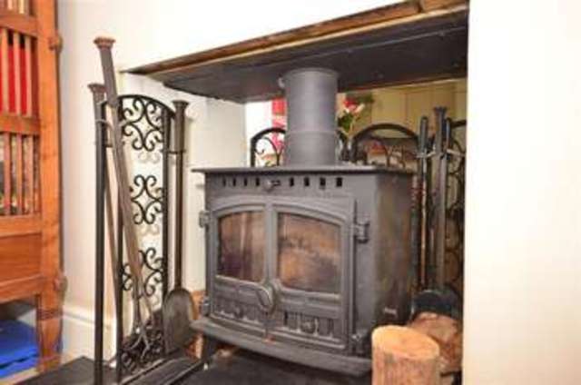  Image of 4 bedroom Bungalow for sale in Maidstone Road Headcorn Ashford TN27 at Headcorn Ashford Headcorn, TN27 9RS